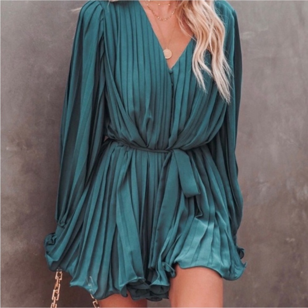 Lulu’s Green Ruffled Romper - missing belt